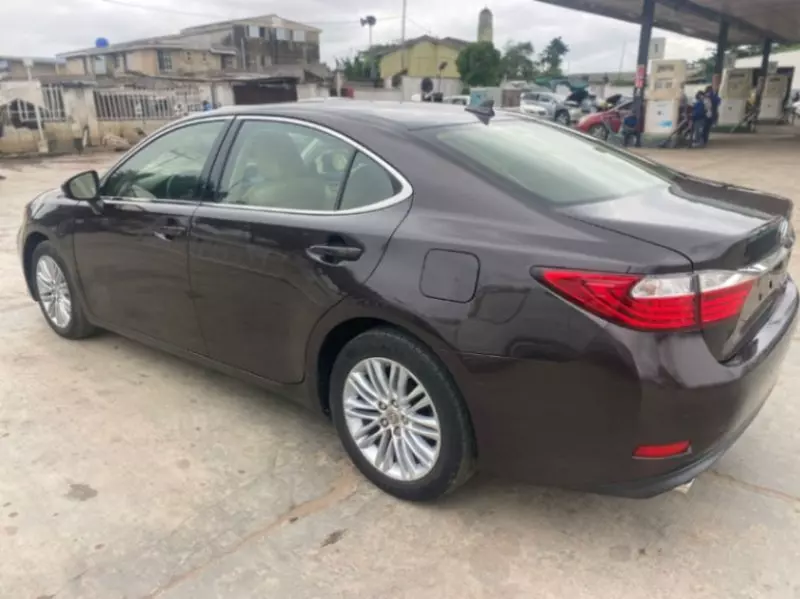 Lexus ES   - 2013