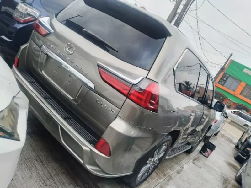 Lexus LX 570   - 2018