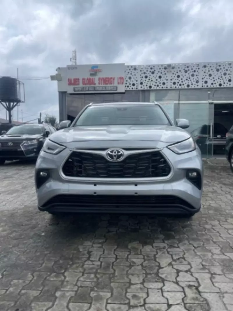 Toyota Highlander   - 2021