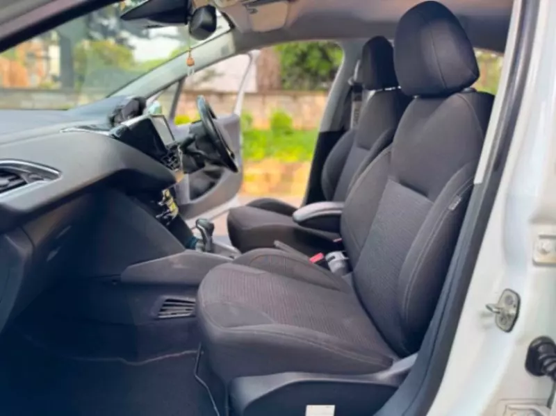 Peugeot 208   - 2017