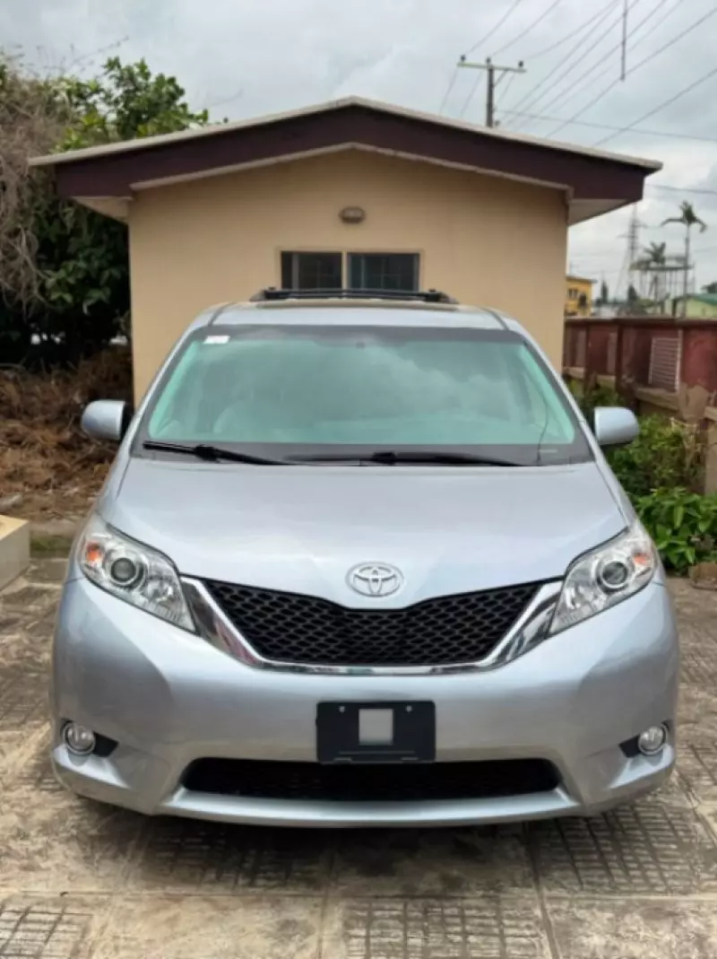 Toyota Sienna   - 2017