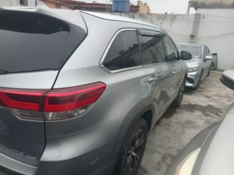 Toyota Highlander   - 2016