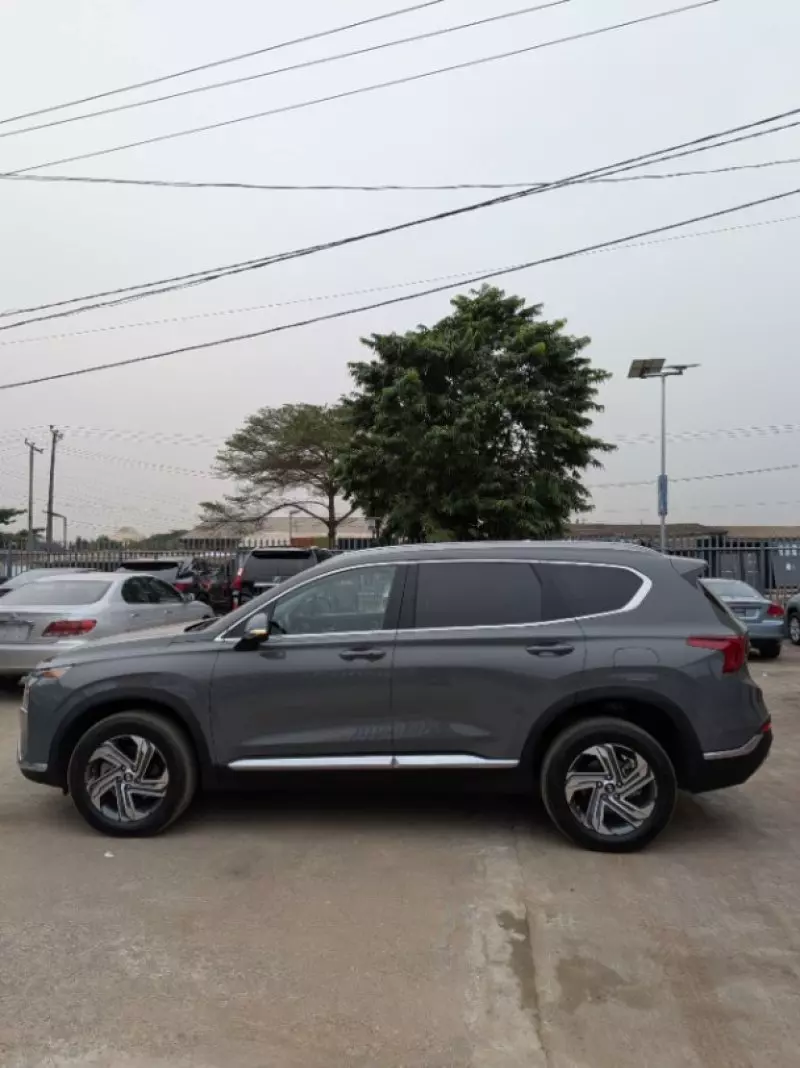 Hyundai Santa Fe   - 2023