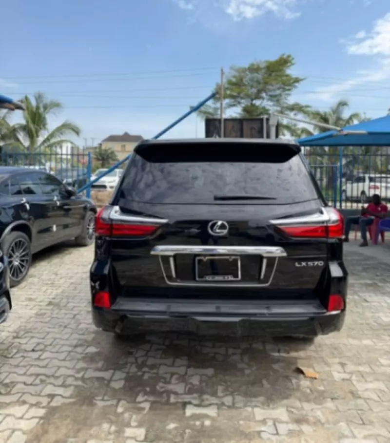 Lexus LX 570   - 2020