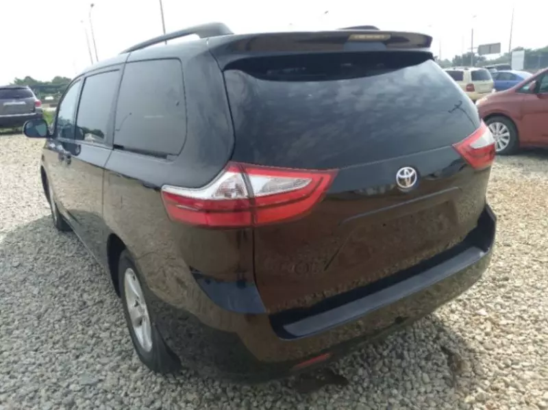 TOYOTA Sienna - 2016