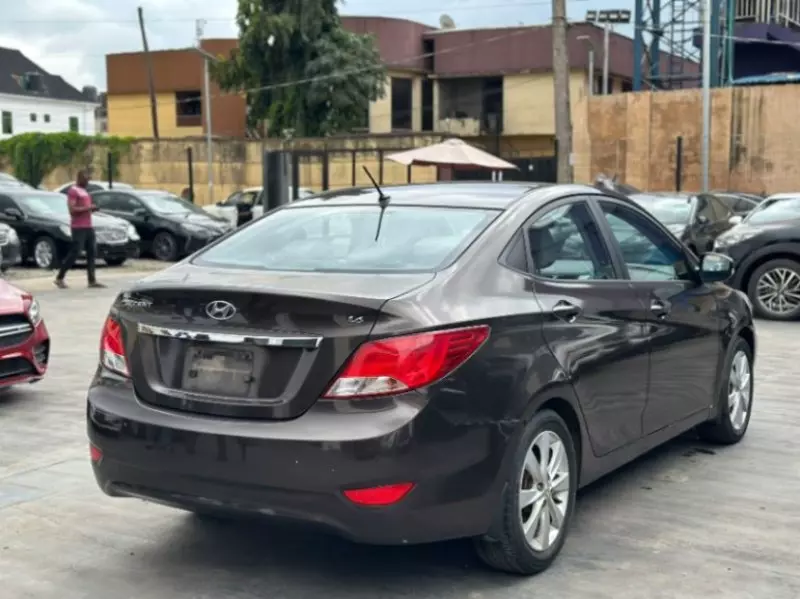 Hyundai Accent RB   - 2013