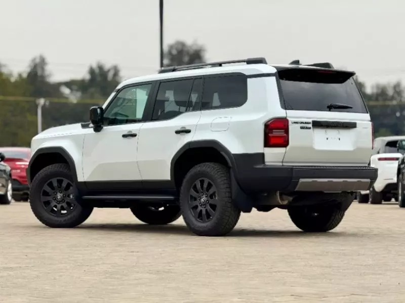 Toyota Landcruiser Prado   - 2024