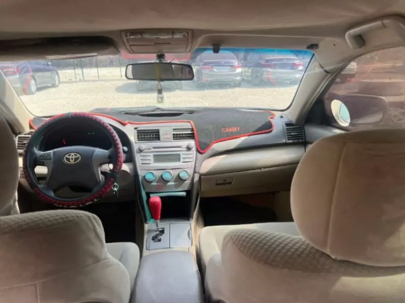 Toyota Camry   - 2009