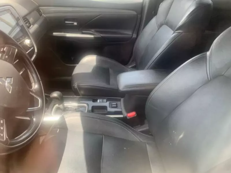 Mitsubishi Outlander - 2020