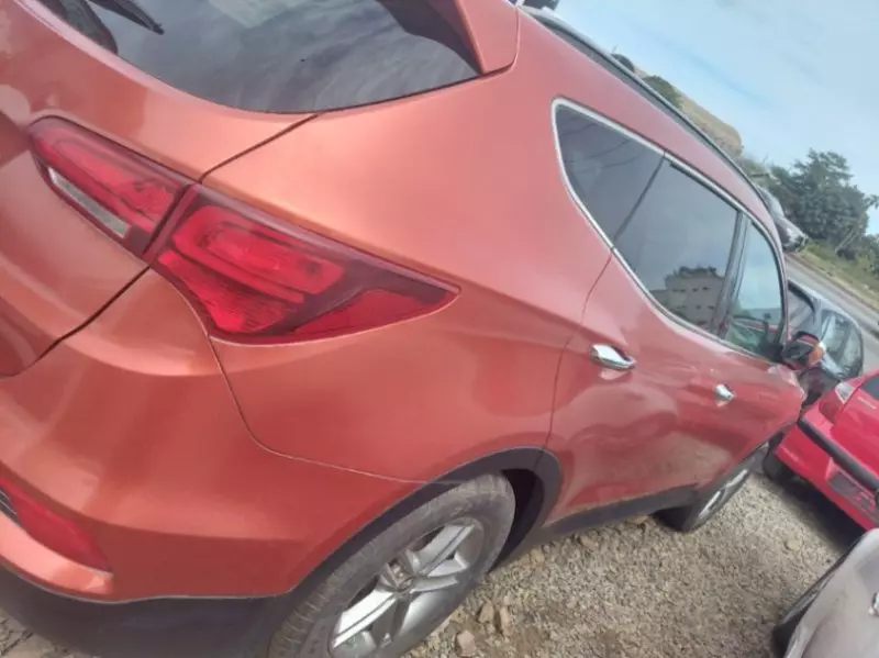 Hyundai Santa Fe   - 2017