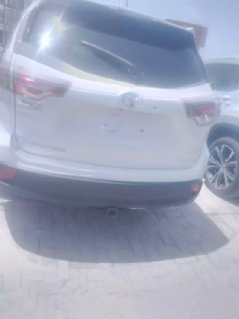 Toyota Highlander   - 2016