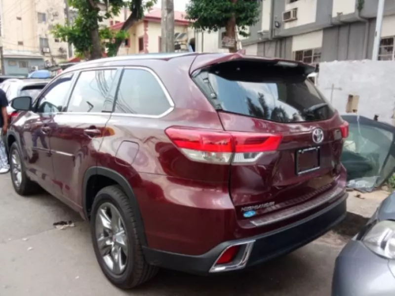 Toyota Highlander   - 2017