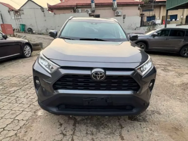 Toyota RAV4   - 2019