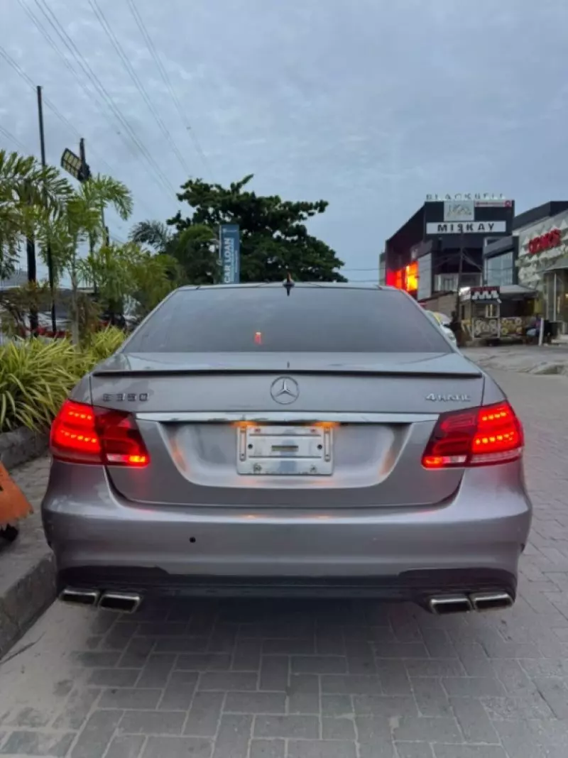 Mercedes-Benz E-Class - 2010