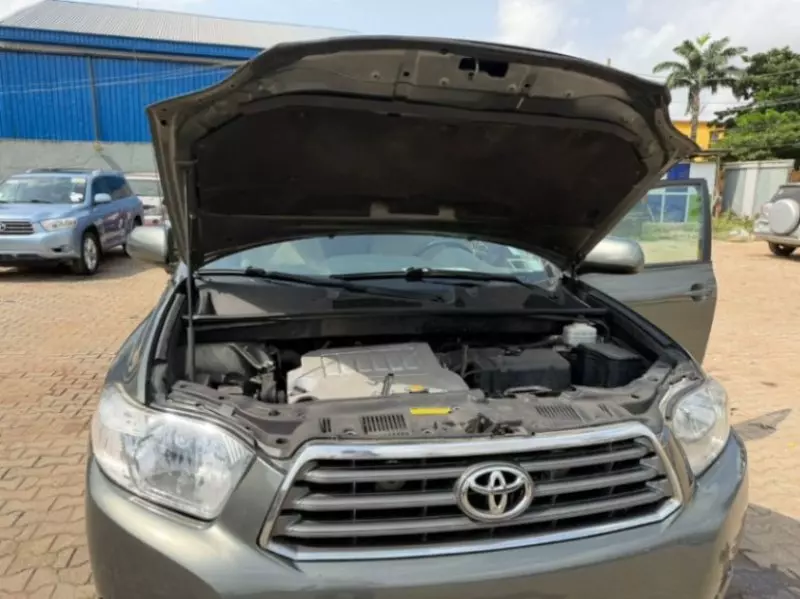 Toyota Highlander   - 2010