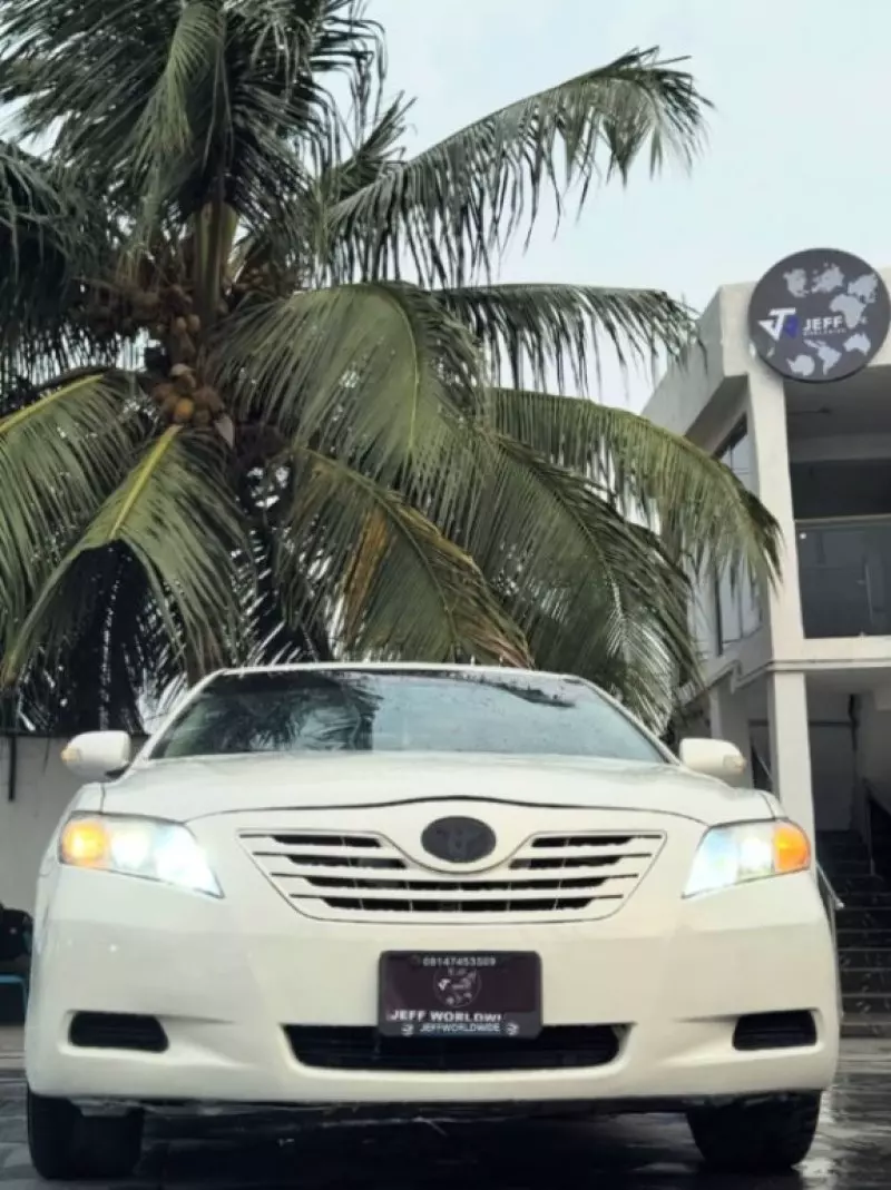 Toyota Camry - 2009