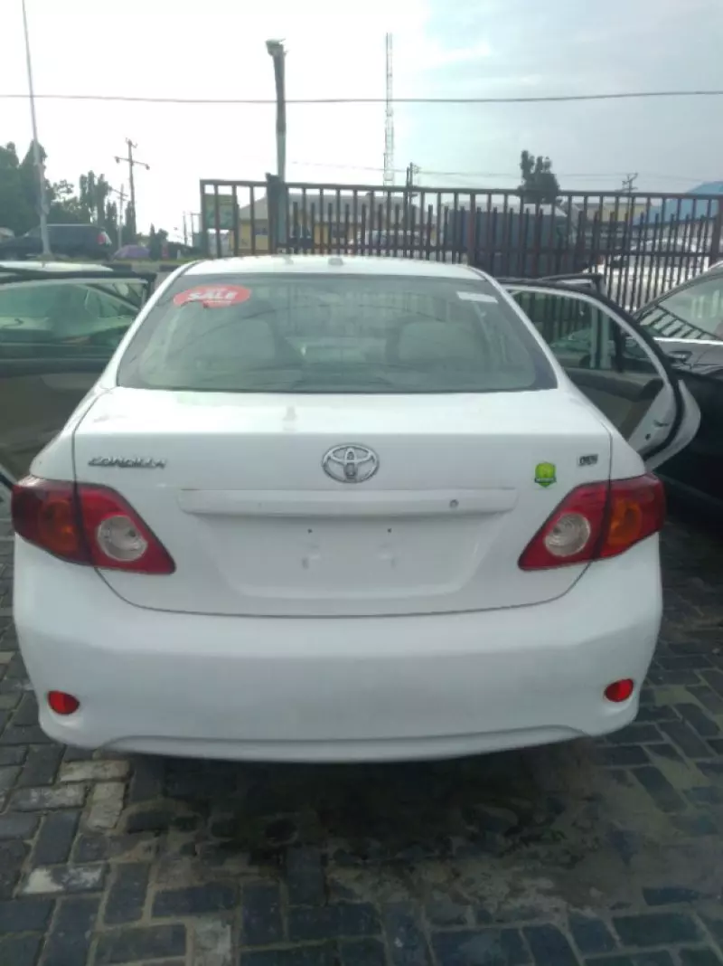 Toyota Corolla   - 2009