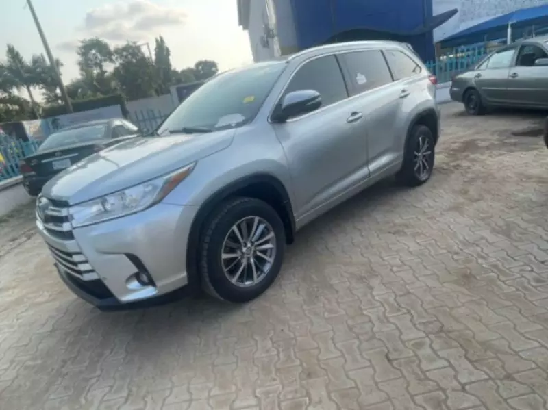 Toyota Highlander   - 2017