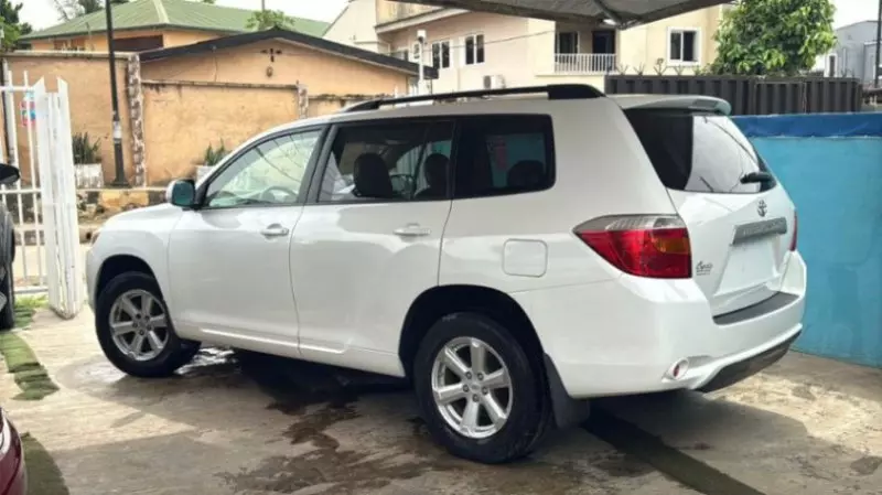 Toyota Highlander   - 2010