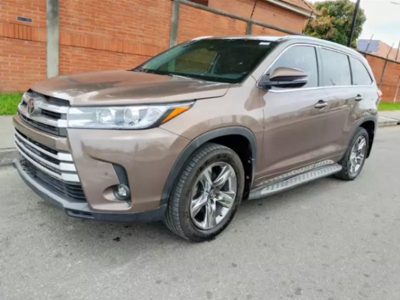 Toyota Highlander   - 2020