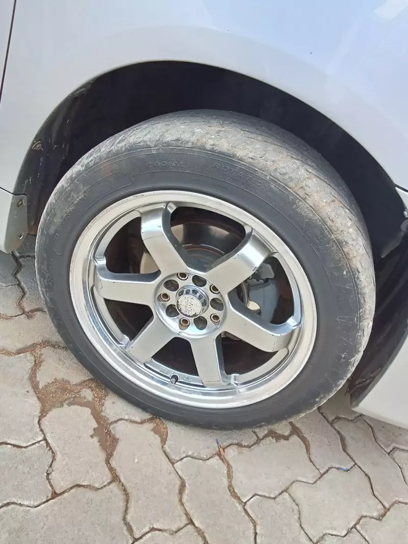 Toyota Noah   - 2012