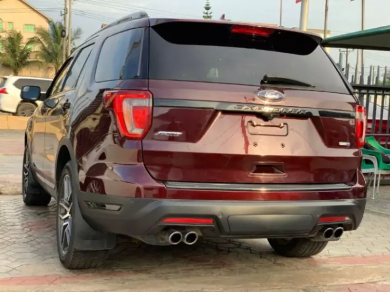 Ford Explorer   - 2018