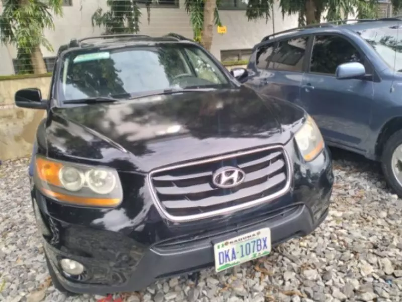 Hyundai Santa Fe   - 2011
