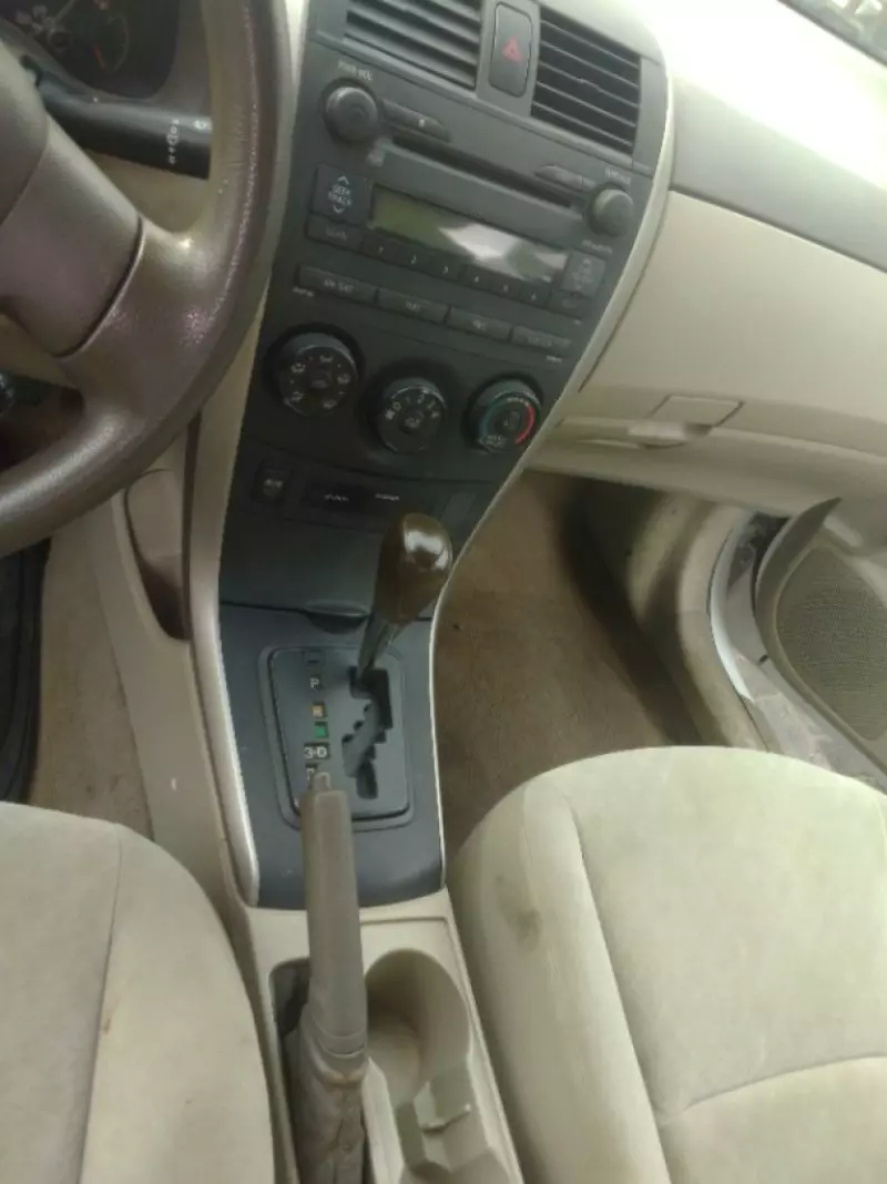 Toyota Corolla   - 2009