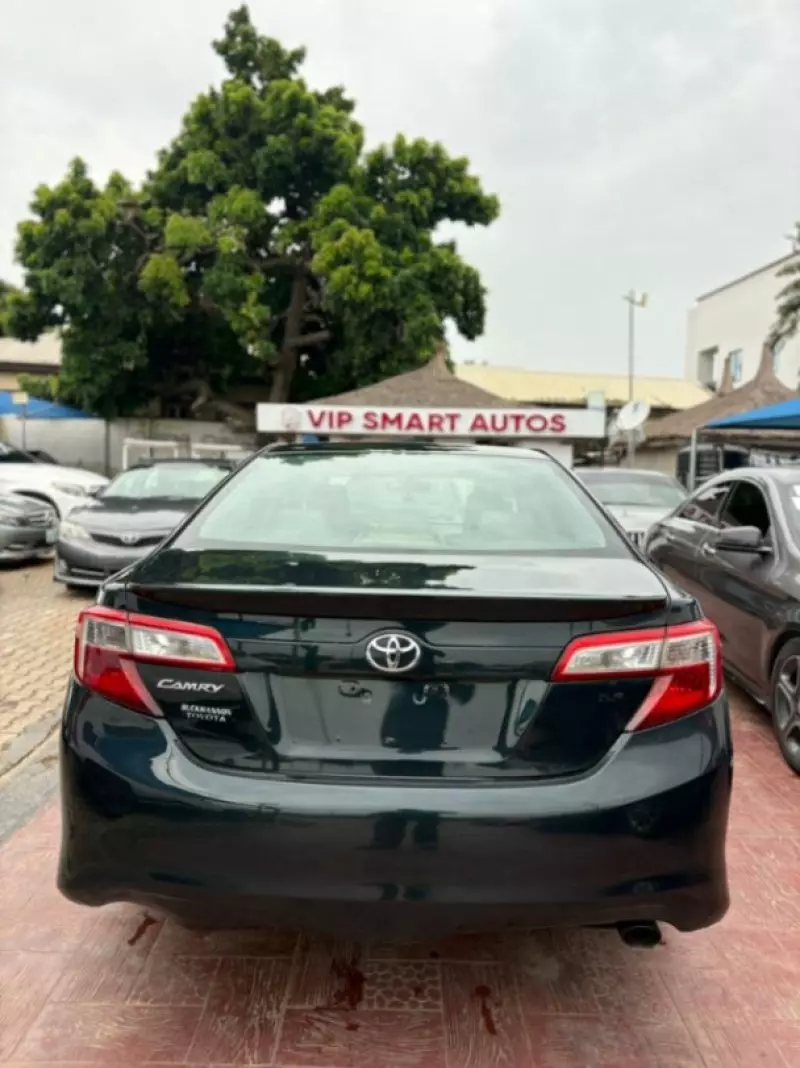 TOYOTA Camry - 2012