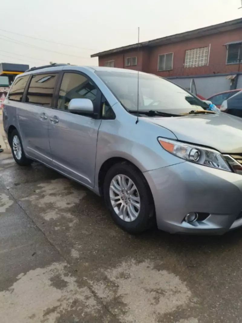 TOYOTA Sienna   - 2014