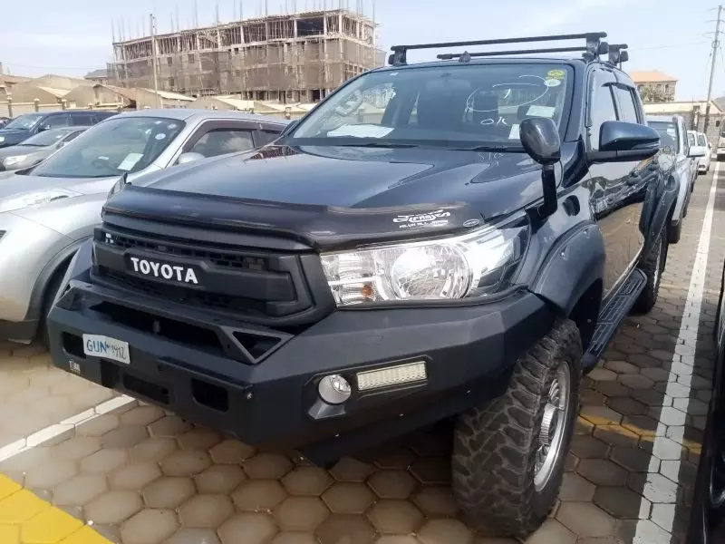 Toyota Hilux   - 2017