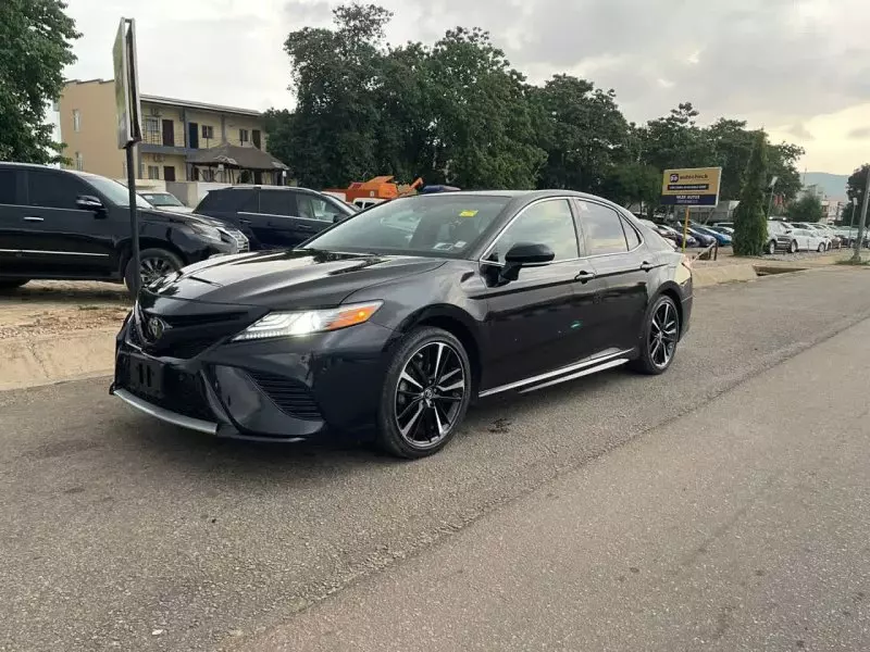 Toyota Camry - 2018