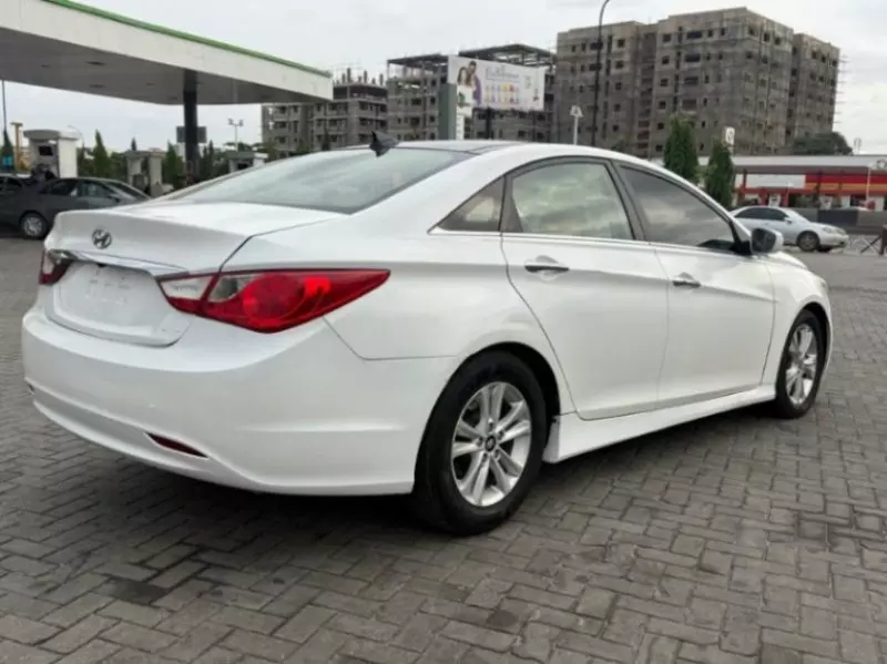 Hyundai Sonata   - 2013