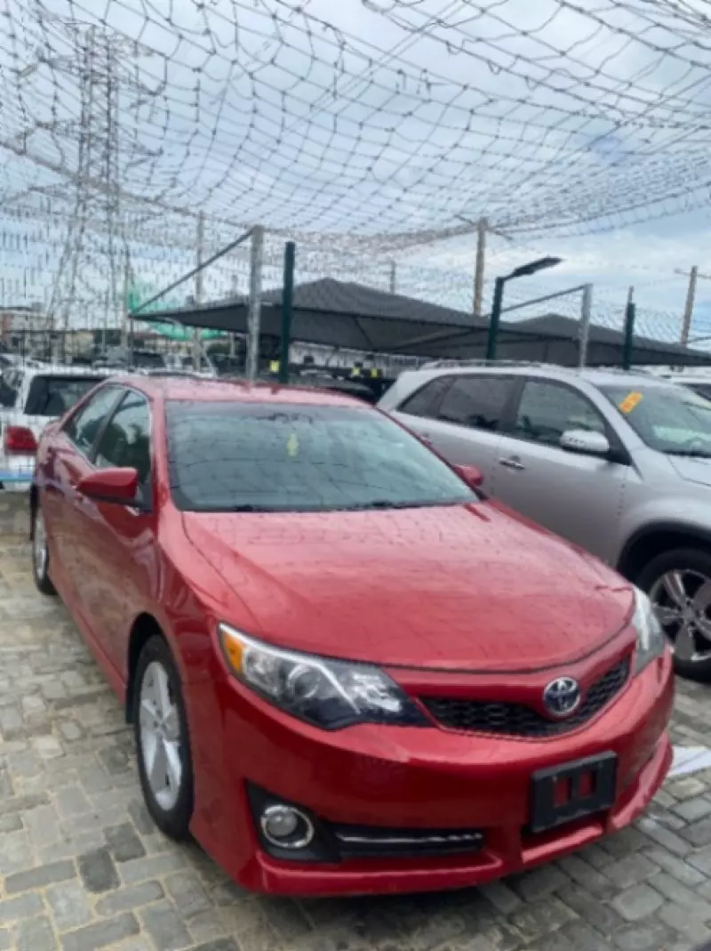 Toyota Camry   - 2013