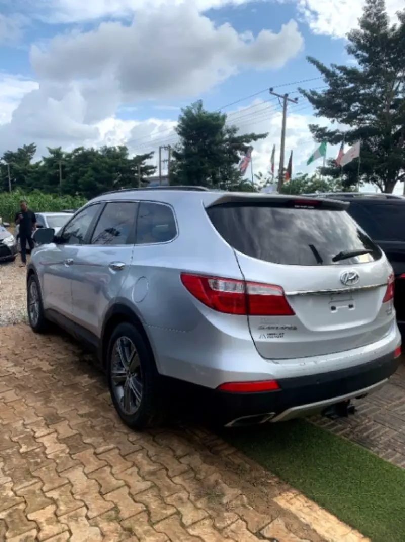 Hyundai Santa Fe   - 2015