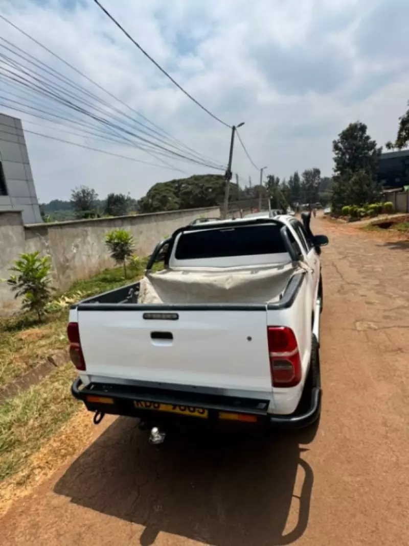 TOYOTA Hilux   - 2013
