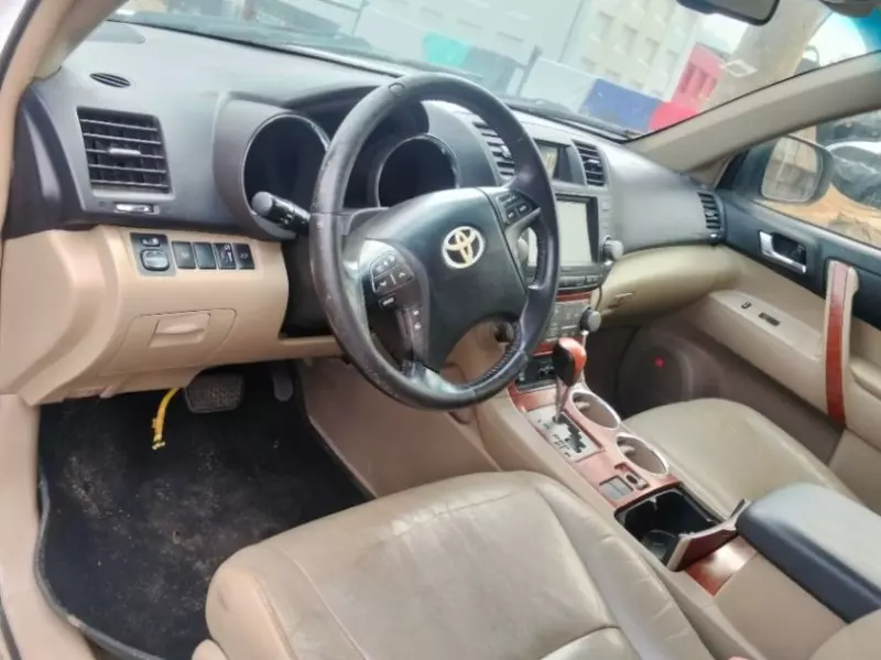 TOYOTA Highlander   - 2010