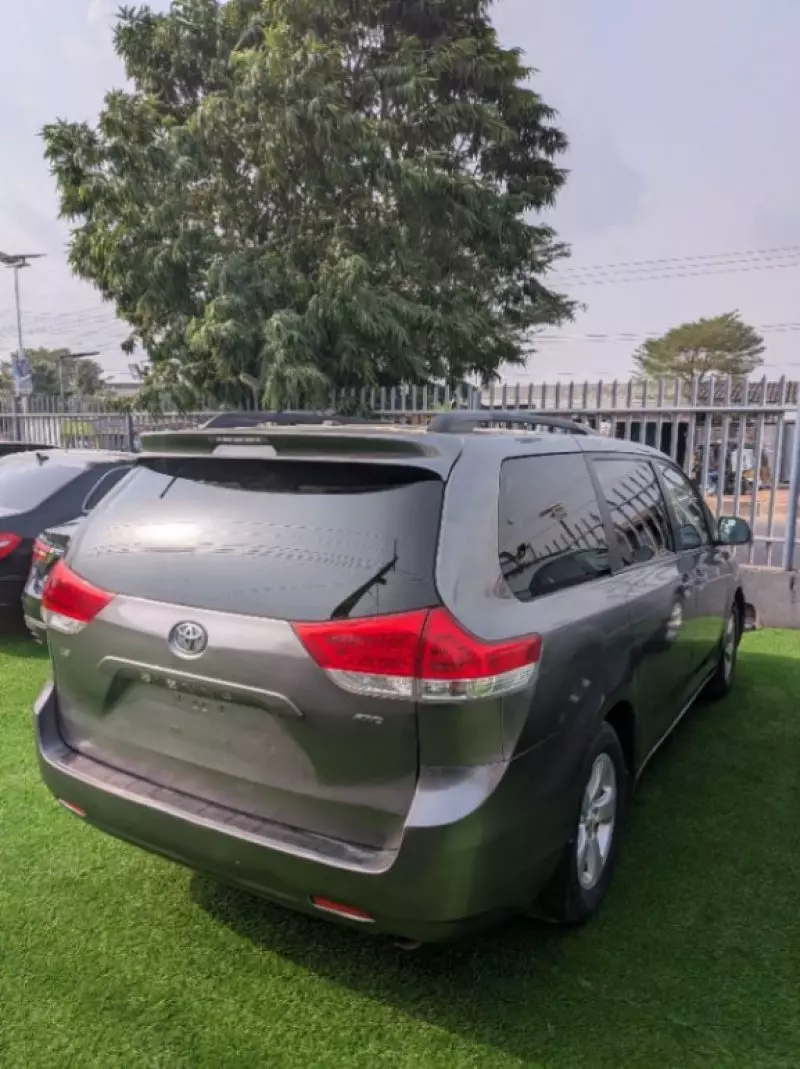 Toyota Sienna   - 2014