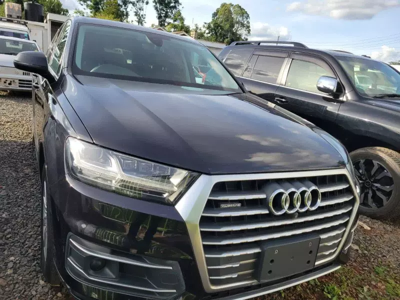 Audi Q7   - 2017