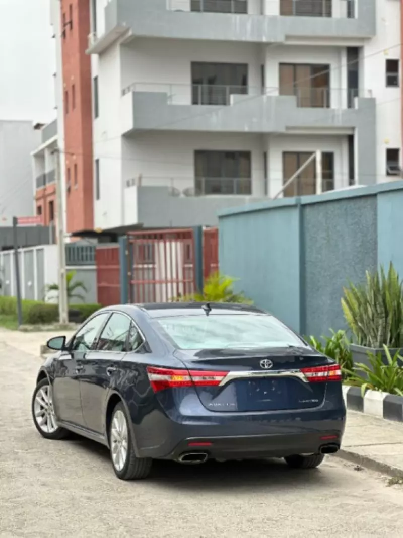 Toyota Avalon   - 2014