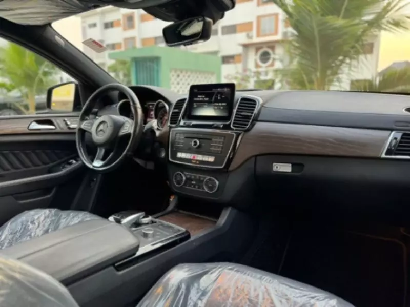 Mercedes-Benz GLE-Class   - 2016