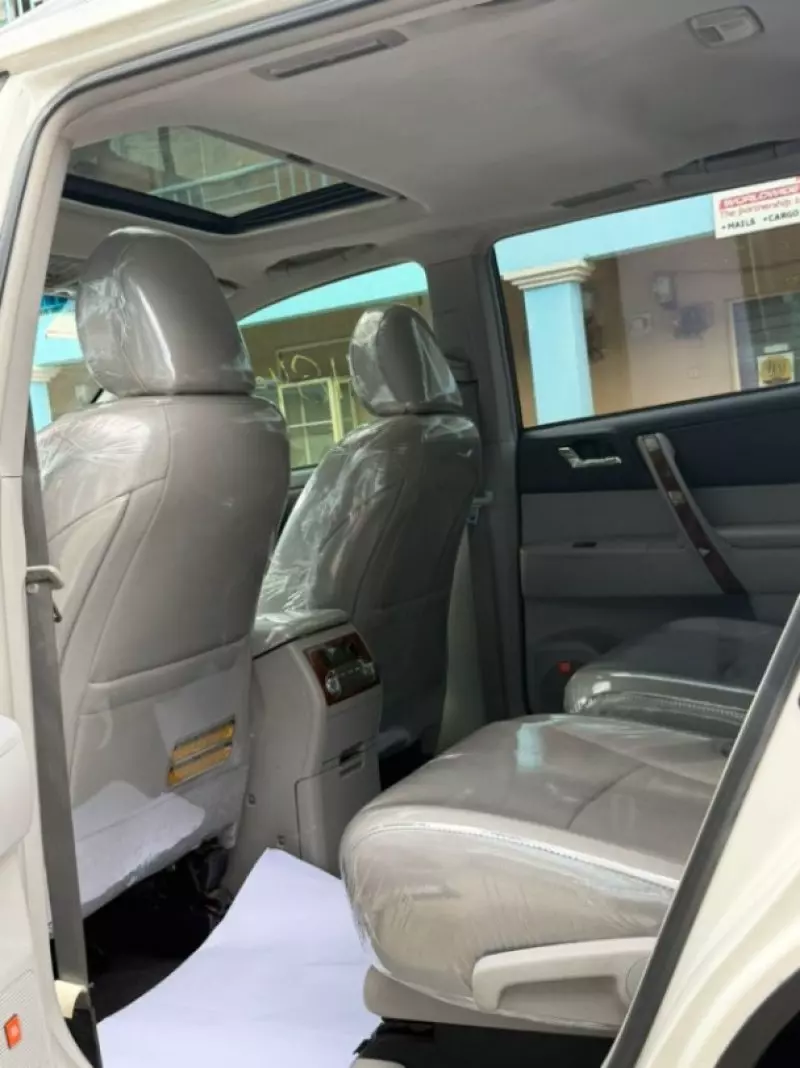 Toyota Highlander   - 2012