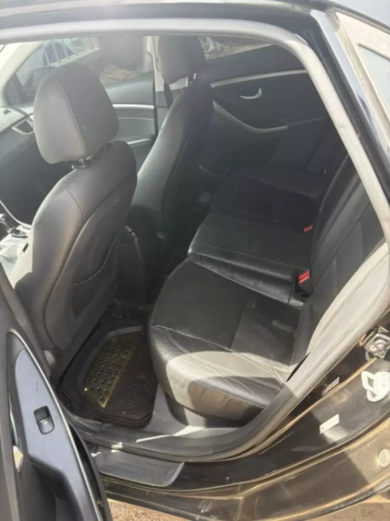 Hyundai Elantra   - 2013