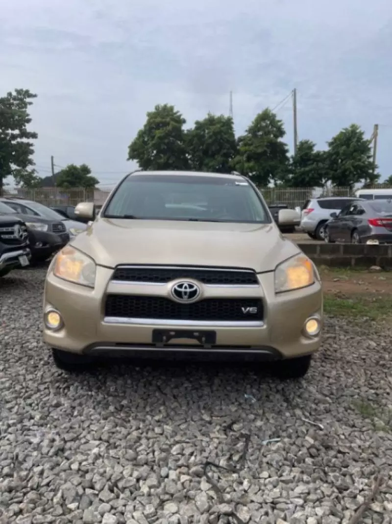 Toyota RAV4 - 2010