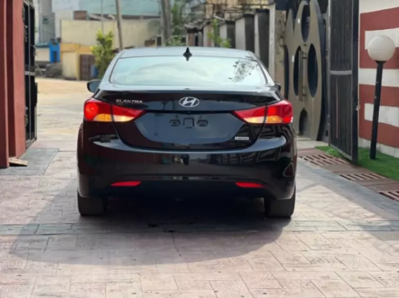 Hyundai Elantra   - 2013