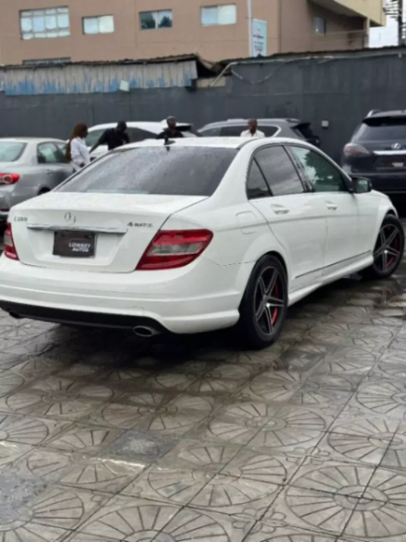 Mercedes-Benz C 300   - 2010