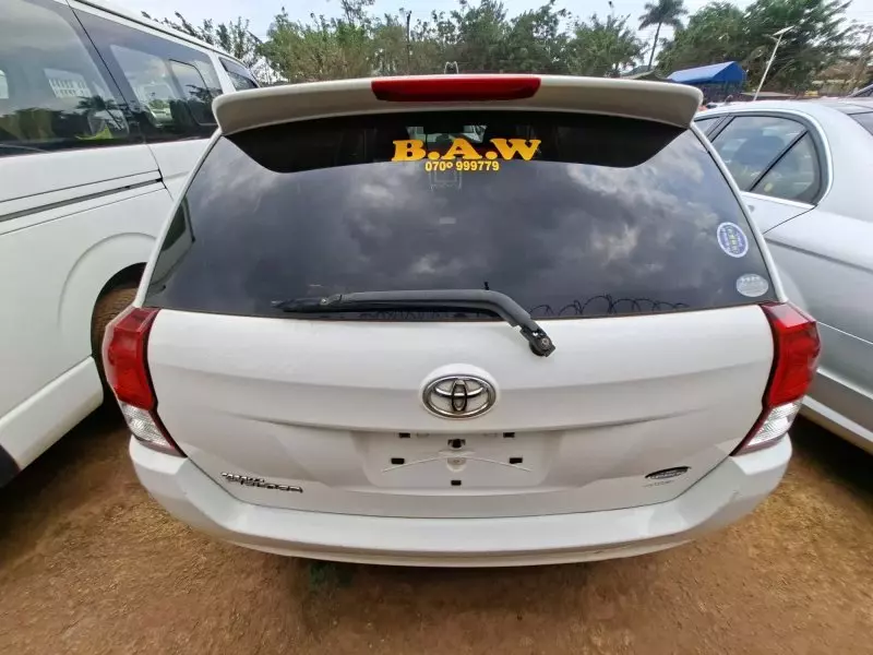 Toyota Fielder    - 2012