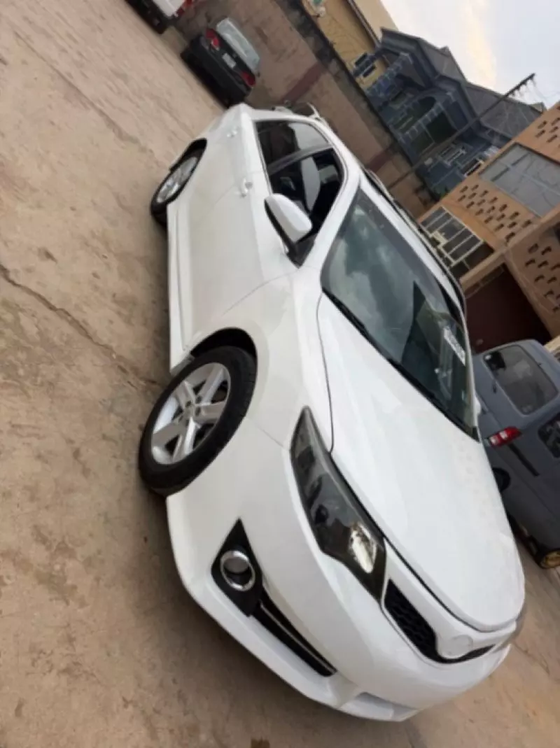 TOYOTA Camry - 2013