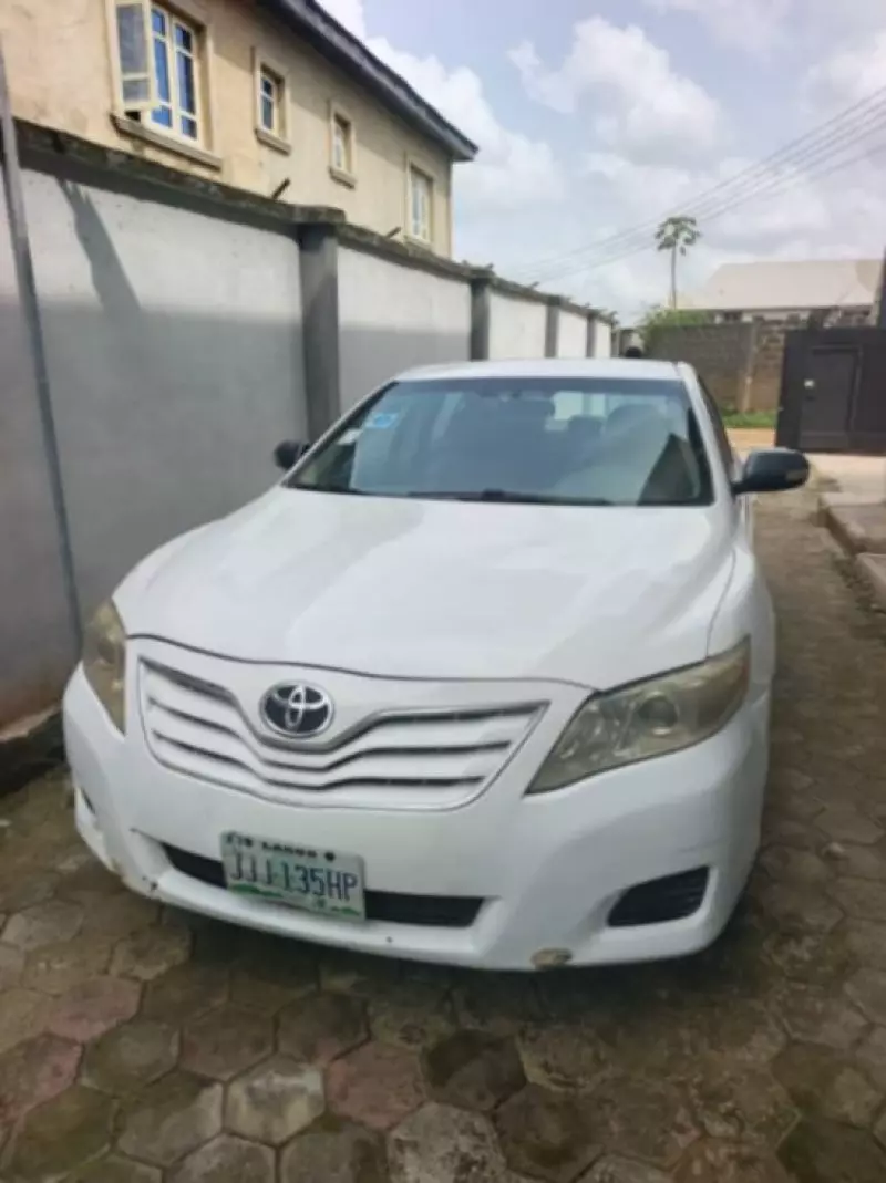 Toyota Camry - 2010