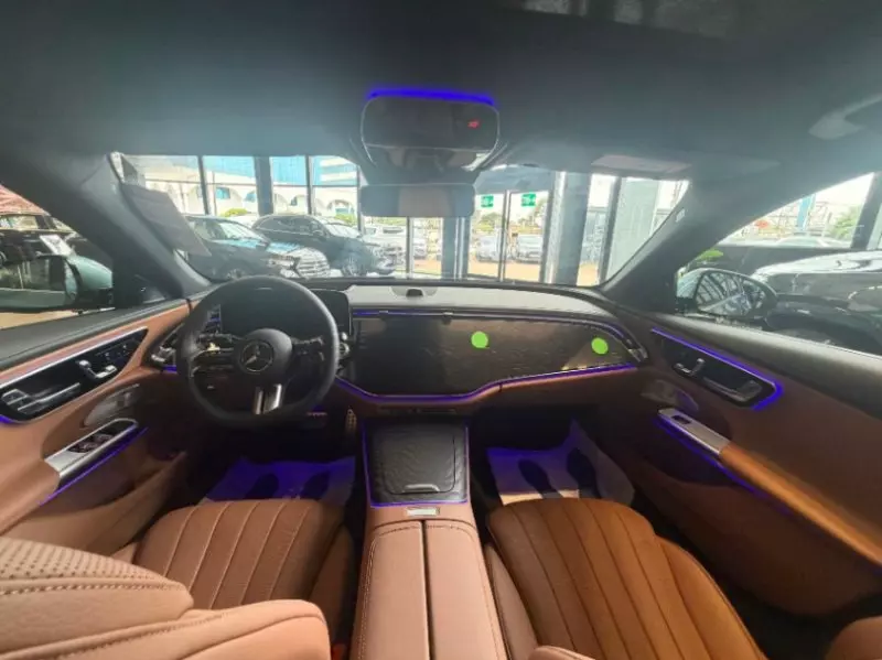 Mercedes-Benz E 300   - 2025